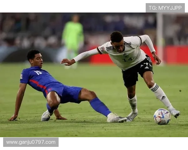 贝林厄姆:上半场裤袜很忙,我们要尽量让他在赛后衣衫整洁 贝林厄姆:上半场裤袜很忙,我们要尽量让他在赛后衣衫整洁